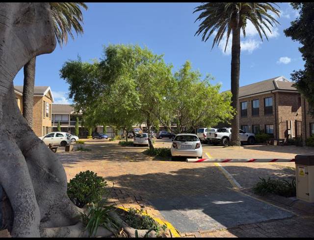 BUSINESS PROPERTY TO RENT IN CLAREMONT